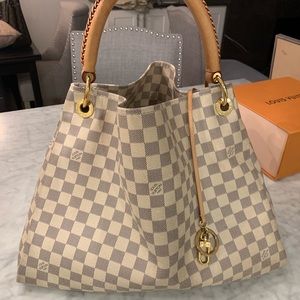 Louis Vuitton Artsy MM